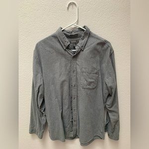 Lightly worn Eddie Bauer Slim Large button down. Good condition